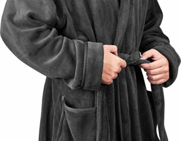 NY Threads Herren Morgenmantel aus Fleece mit Kapuze - Plüsch und Kuscheliger Bademantel für Männer (Schwarz, Large) (Dunkelgrau, Large) - 4