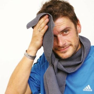 TROIKA Handtuch SCHWITZABLEITER - TWL01/DB - Mikrofaser Workout-Handtuch mit Waffelstruktur - absorbiernd und schnell trocknend - mit integrierter Zip-Tasche - blau - das Original von TROIKA - 5