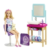 Barbie HCM82 - Glitzermaske Spa-Tag Spielset, blonde Puppe, 7 Spa-Masken, Waschbecken, Spiegel, Stuhl für insgesamt 15+ Accessoires, tolles Spielzeug Geschenk für Kinder ab 3 Jahren - 1