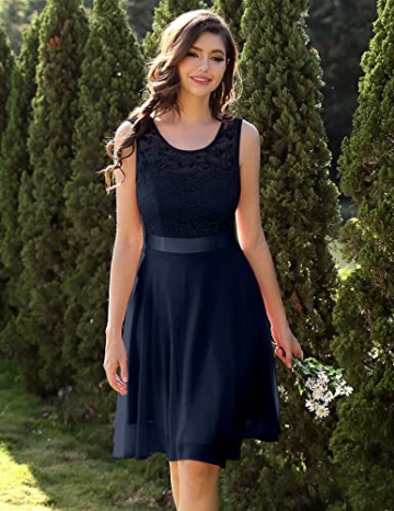 BeryLove Damen Spitzenkleid Brautjungfer Elegant Party Knielang Cocktailkleid Chiffon Ärmellos BLP7005B-NavyM - 2