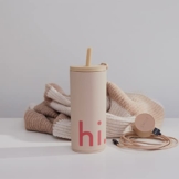 Design Letters Kaffeebecher 500 Ml | Trinkbecher mit Deckel & Strohhalm | Kaffeebecher to go BPA/BPS frei, Wiederverwendbar | Campingbecher | Kaffee zum Mitnehmen Becher | Geschenke für frauen, Männer - 1